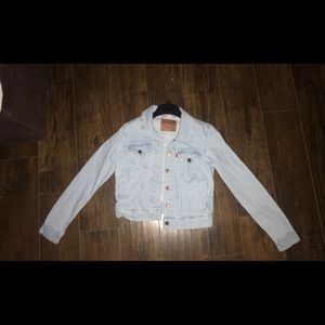 Levi’s light wash denim jacket